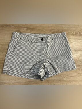GAP Striped Khaki Shorts in Gray and White
